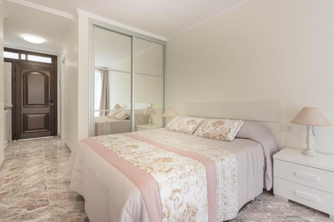 Tenerife Olympia Apart Hotel-Playa De Las Americas. Balcony, Sea View & Pool Exterior foto